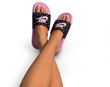 ugg sunjalice: Nike ženske papuče – crno/ružičaste - Model: klasične slide papuče sa — 1