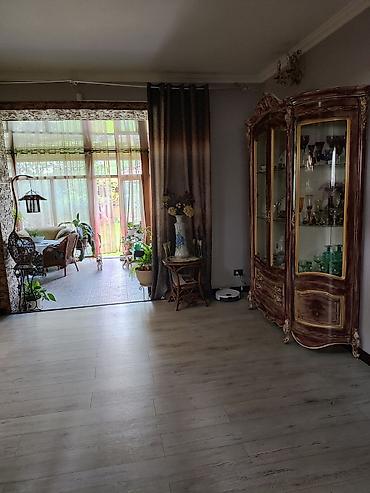 Продажа коттеджей и домов: Продается дом.На трассе Орто-сай.10 соток участок.Дом — 11