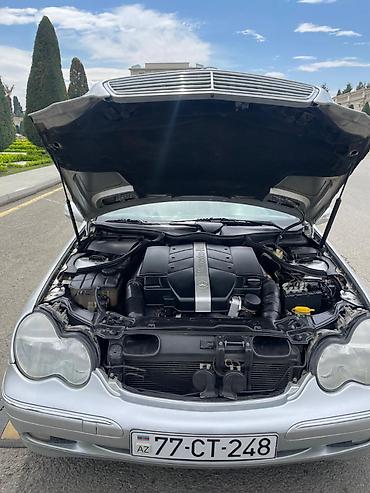 99 maşını: Mercedes-Benz 240: 2.4 l | 2000 il Sedan — 4