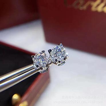 Серьги-гвоздики в эстетике бренда Cartier с муассанитами 0.3/0,5/1/2