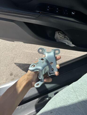 Двери и комплектующие: Петля двери Передняя левая Toyota, Оригинал