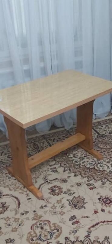 тумбочка прикроватная бук: Кухонный стол б/у, стол из дерева. Столешница полированая. Размеры