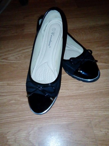 crna cipkasta haljina i cipele: Baletanke, 39