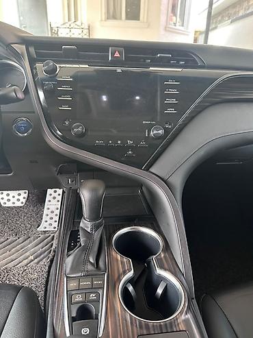 corolla 2016: Toyota Camry: 2018 г., Гибрид, Седан — 8