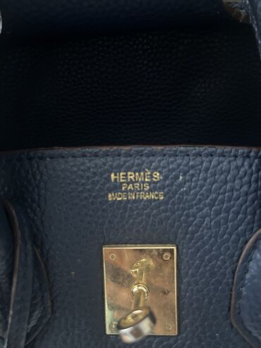 ювелирные изделия из золота: Продаю сумку натуральная кожа