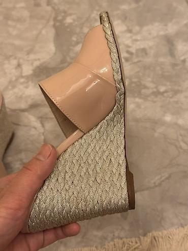 Босоножки, сандалии, шлепанцы: Босоножки, 35, Stuart Weitzman, Б/у, цвет - Бежевый — 7