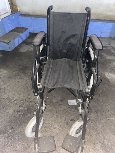 Инвалидные коляски: СРОЧНО! Продаю инвалидную коляску 8тысяч сом деньги нужны срочно!