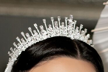tek qaş üzüklər: Gəlin Tac&Tiara 📌Hər iki akseasuar 1 dəfə istifadə olunub
