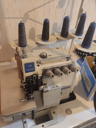 шагающая швейная машина: Швея 5-нитка