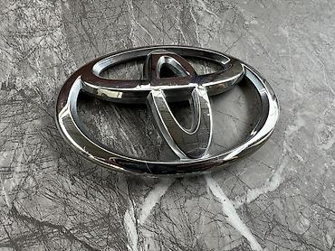 g comp: Накладка крышки багажника Toyota, 2020 г., Б/у, Оригинал — 2