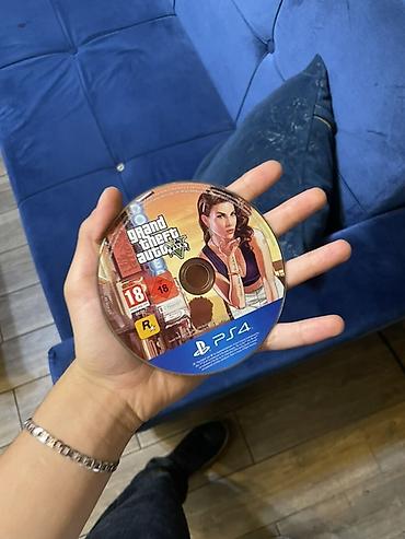 PS4 üçün Grand Theft Auto V (GTA V) oyun diski. Disk üzərində PS4 lalafo.az -da PS4 üçün Grand Theft Auto V (GTA V) oyun diski. Disk üzərində PS4