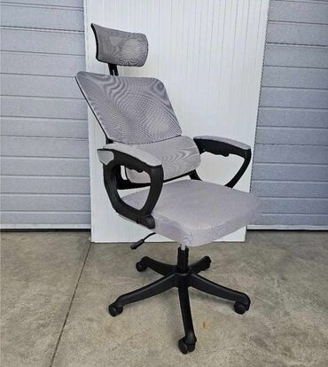 Stolice: Ergonomska kancelarijska stolica sa mrežastim naslonom i naslonom za — 3