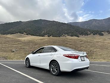 авто бизнес: Toyota Camry - Просторный 5‑местный седан с тканево‑кожаной отделкой — 1