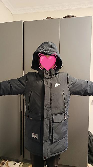 синие джинсы мужские: Зимняя парка Nike, темно‑синего цвета. - Теплая удлиненная модель с — 2