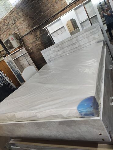 Двуспальные кровати: Новая двуспальная кровать с ящиками с матрасом Размер 1.5*2 — 11