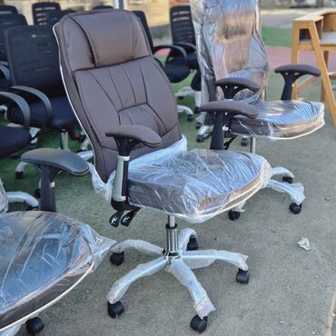 Ofis və oyun kresloları: Yeni, Təkərli, Qolları tənzimlənir, Dəri — 27