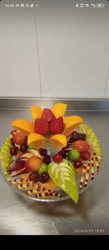 Aşpazlar: Salatcı işi axtarıram .10 ilden artıqdır təcrübəm. 60 yaşım var — 2