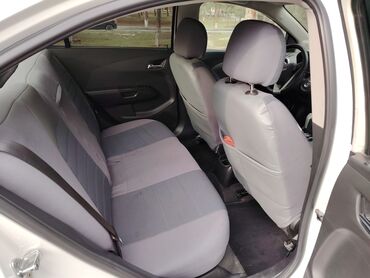 Chevrolet: Chevrolet Aveo sedan – ağ rəng Model xüsusiyyətləri: - Korpus: 4 — 6