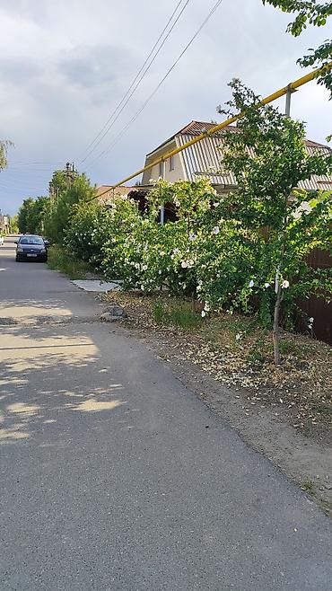 Продажа коттеджей и домов: 4 комнаты, 85 м², Бишкек, Риэлтор — 24