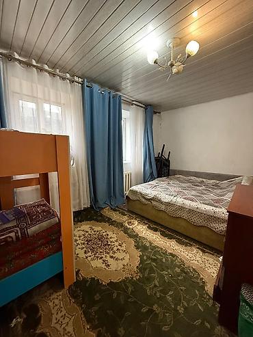 Продажа коттеджей и домов: 🏡 Продаётся угловой дом в Кызыл-Аскере. 🔹 Участок — 5 соток 🔹 Дом — 80 — 7