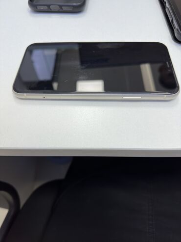 lalafo iphone 12: IPhone 11, Б/у, 128 ГБ, Белый, Зарядное устройство, Защитное стекло, Чехол, 78 %