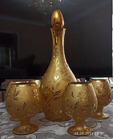 Rəng - Qızılı, Şüşə, 3-dən çox l lalafo.az -da Rəng - Qızılı, Şüşə, 3-dən çox l