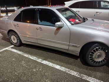 Mercedes-Benz: Mercedes-Benz 220: 2.2 l | 2000 il Sedan — 2