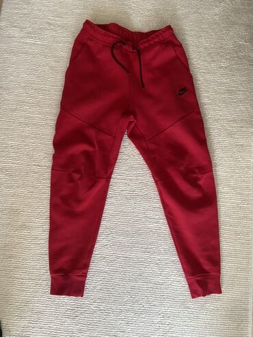 шапочки с надписями: Nike tech fleece красного цвета размер S состояние нормальное
оригинал