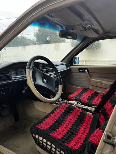 Mercedes-Benz: Mercedes-Benz 190: 2 l | 1991 il Sedan — 25