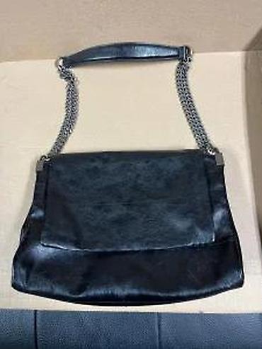 Modni rančevi: Crna ženska torba preko ramena - Materijal: veštačka koža (sjajan — 8