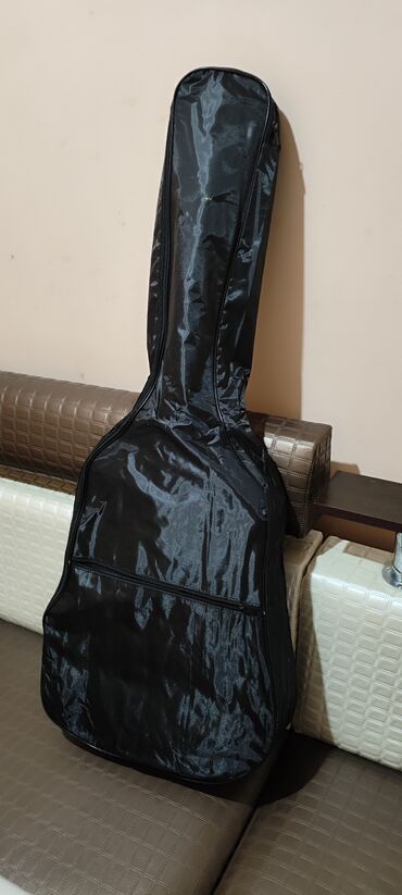 Гитары: Акустическая гитара с вырезом (тип корпуса Dreadnought Cutaway), 6 — 8