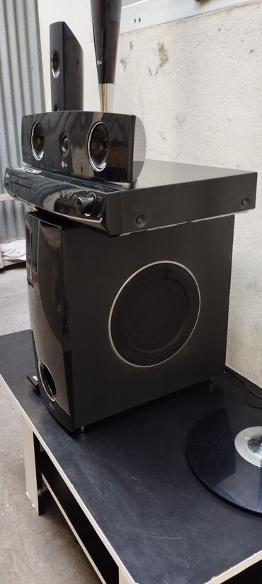 Musiqi mərkəzləri: LG ev kinoteatrı – 5.1 akustik sistem Komplekt: - 4 ədəd hündür — 8