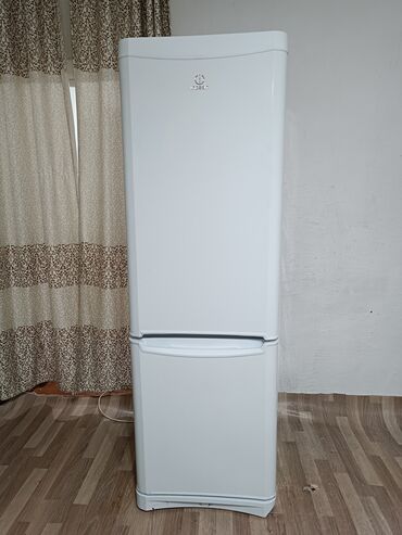 Холодильники: Холодильник Indesit, Б/у, Двухкамерный, De frost (капельный), 60 * 190 * 60