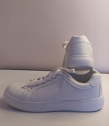 39 р: Минималистичные белые кеды унисекс - Классический силуэт low-top с — 2