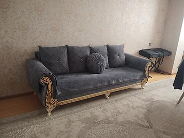 Divanlar: - Məhsul: Klassik üslubda yumşaq divan - Rəng və material: Tünd boz — 1