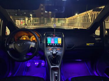 Toyota: Toyota Auris: 1.4 l | 2010 il Sedan — 3