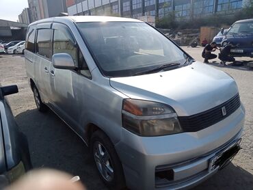 Toyota: Toyota Voxy: 2002 г., 2 л, Автомат, Бензин, Минивэн