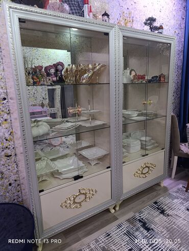 Rəf vitrinləri: Şüşəli dolab vitrini, İşlənmiş