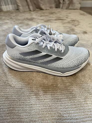 adidas boston: Беговые кроссовки Adidas Supernova Stride в светло-сером цвете с — 2