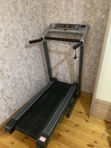 Qaçış trenajorları: Elektrikli qaçış trenajoru, evdə idman etmək üçün əlverişlidir