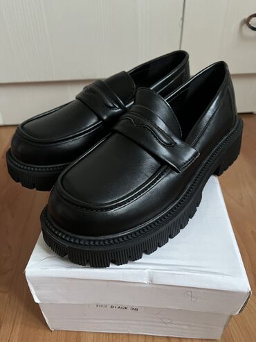 обувь лоферы: Ботинки и ботильоны 38.5, цвет - Черный