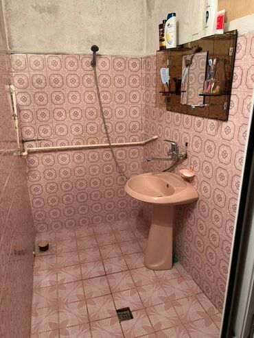 Köhnə tikili: Hovsan qesebesinde 9/9 3 otaqli bina evi satilir qiymet 110000 azn — 5