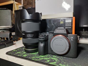 продаю фотоаппарат: Sony alpha a7iii объектив 28-75.2.8 запасной батарека двойной зарядник