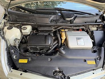 Nəqliyyat: Toyota Prius (II nəsil) hibrid liftbek Xüsusiyyətlər: - Hibrid — 4