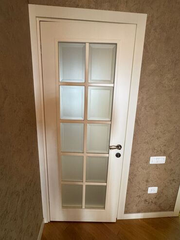 Elektrik malları: Qapi 7eded 4u220/90sm 3u220/80sm
60azn biri
Elmler 8886 leli