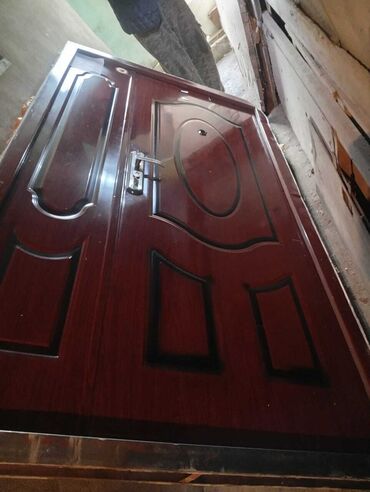 продажа дверей входных: Входная металлическая дверь б/у с декоративными панелями двух