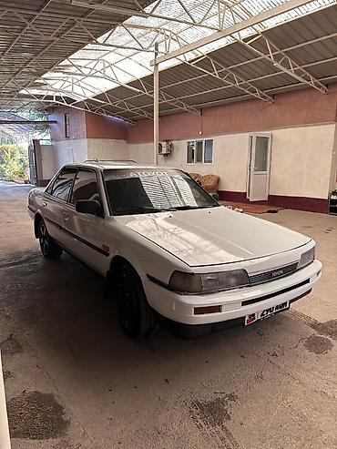 Транспорт: Toyota Camry: 1986 г., 2 л, Механика, Бензин, Седан — 3