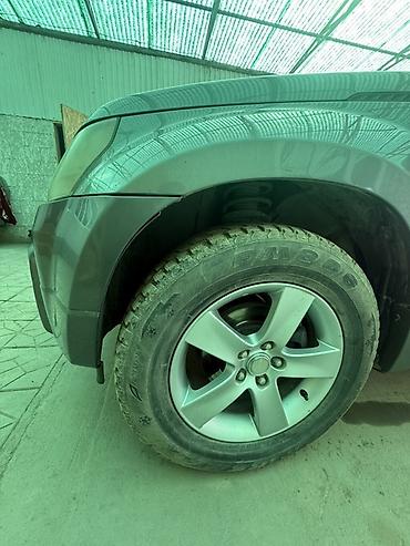 зимный шины 16: Suzuki Grand Vitara: 2006 г., 2 л, Механика, Бензин, Кроссовер — 2