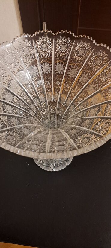 güldanlar: Bir vaza, Xrustal