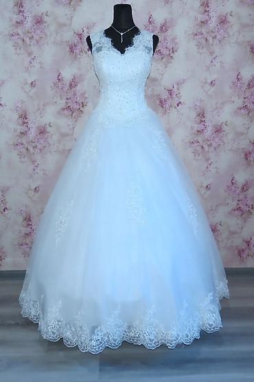 Свадебные платья: 1. Размер 42-44-46. Цена 3000. 2. Размер 40-42-44. Цена 3000. 3 — 5